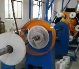 安裝在漢成線纜有限公司 叉絞單層高速繞包機組CJ630-1+6GR型一套 生產(chǎn)現(xiàn)場