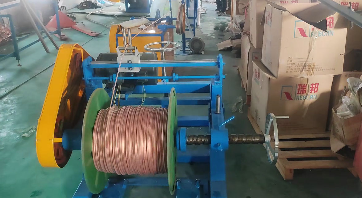 安裝在鄭州瑞邦精密機械制造有限公司電線機組DX45型生產現場