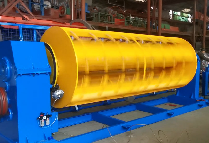 鋼絲鎧裝機(jī)組GSKZ315/48型試機(jī)現(xiàn)場