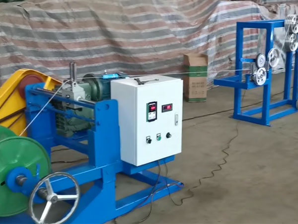 散裝絲復繞計米機組FR500型試機現(xiàn)場