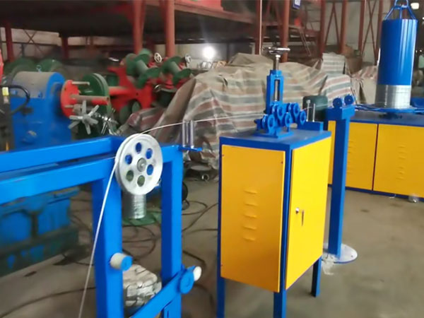 散裝鋼絲主動放線復繞計米機組 SDFR300/1000型生產(chǎn)現(xiàn)場