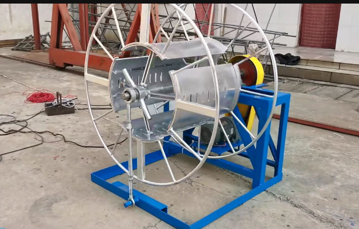 漲緊內(nèi)芯收卷機ZSS1200型試機現(xiàn)場