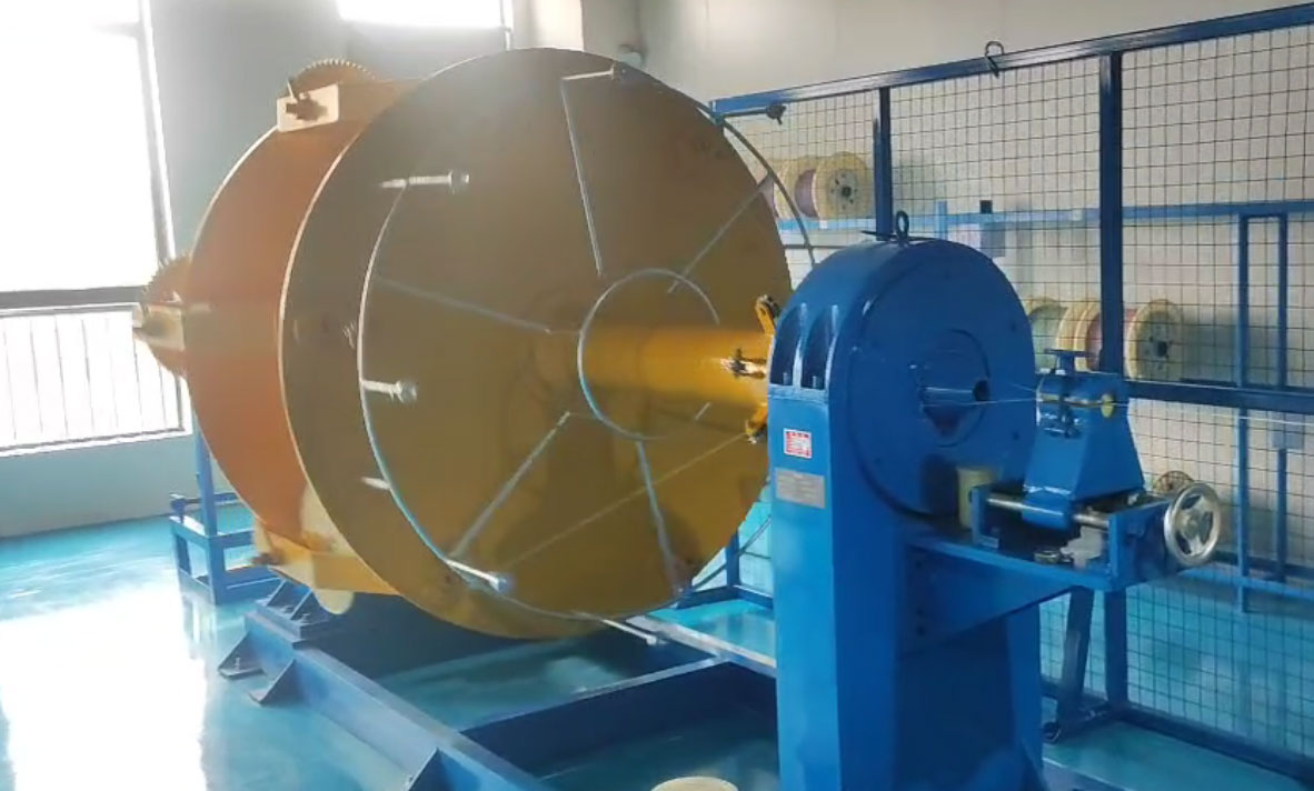 蘇州航煜電線電纜有限公司籠絞機LJ400-1+6型安裝試機現(xiàn)場