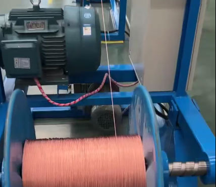 安裝在浙江泰鎰新材料有限公司 主動放線復繞機組ZDFR630-630型生產現(xiàn)場